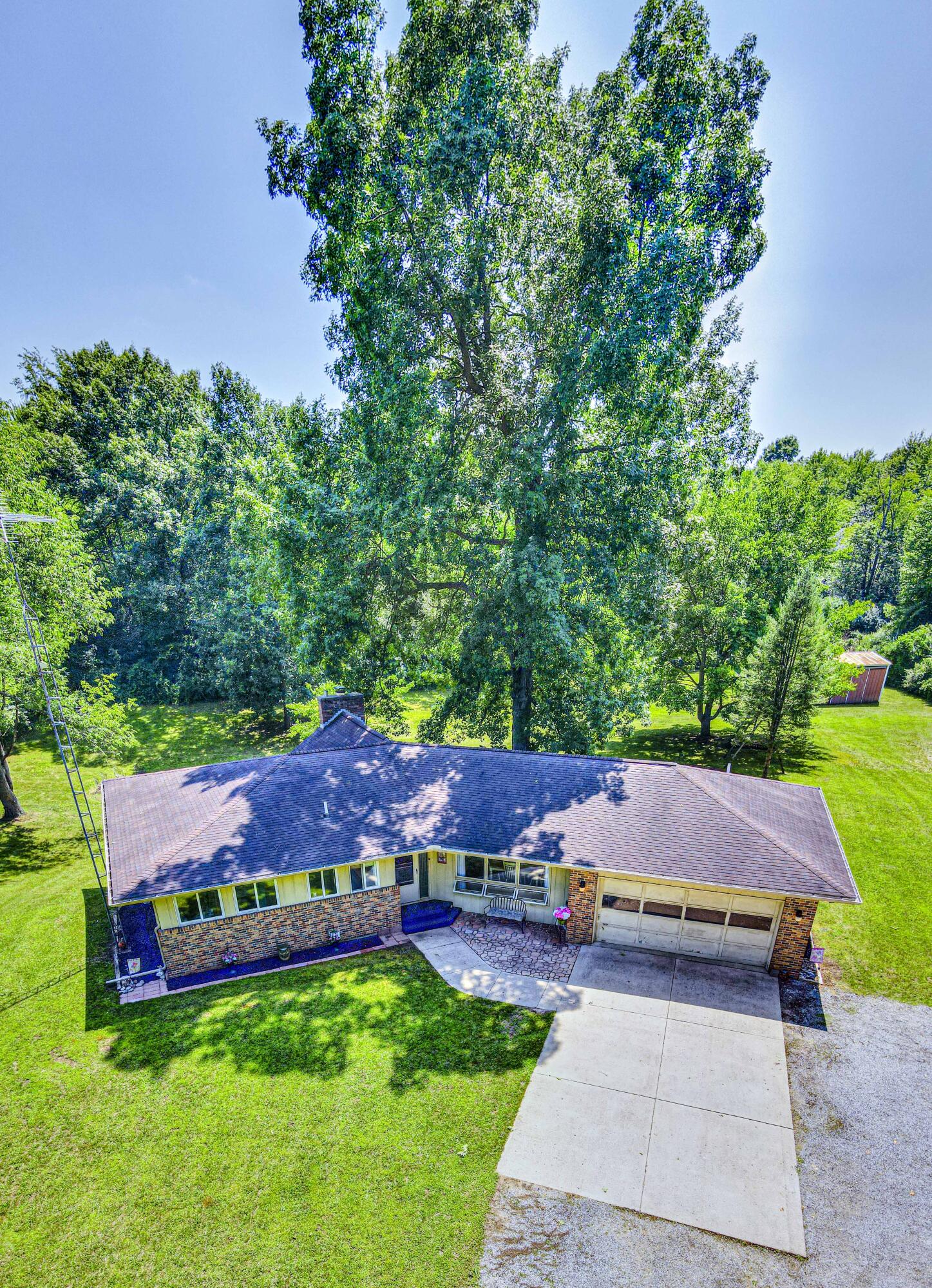 3851 Clarkway Road Jackson, MI 49203 - Photo 3 of 28 3851 Clarkway 09