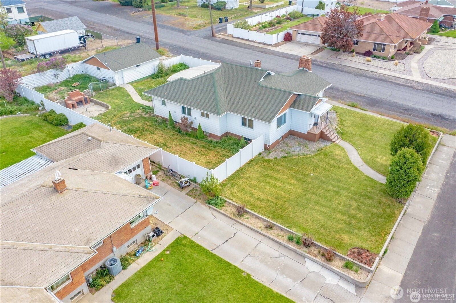 113 East 6th Street Lind, WA 99341 - Photo 2 of 32