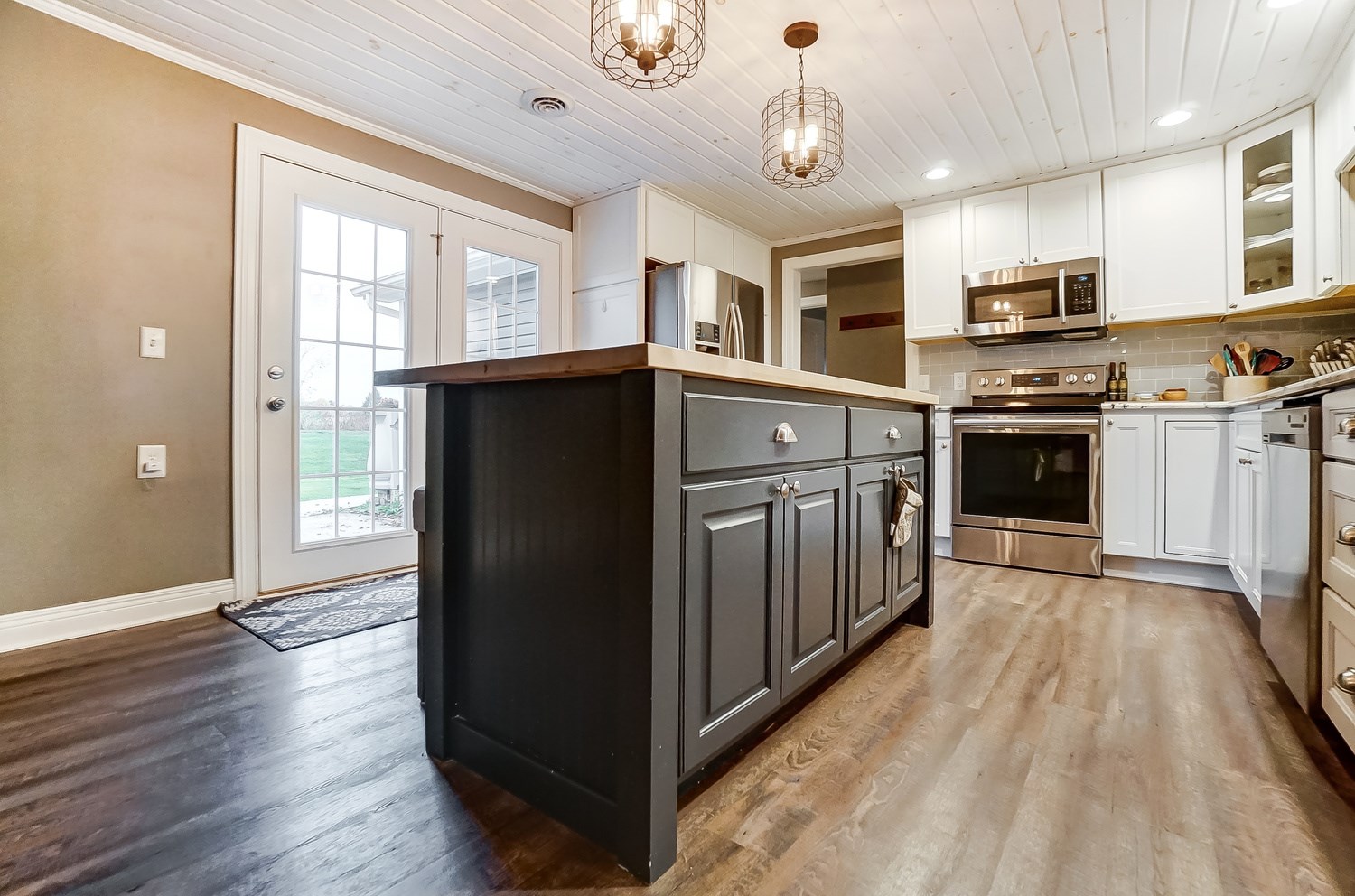 15922 Lochner Road Spencerville, IN 46788 - Photo 4 of 32