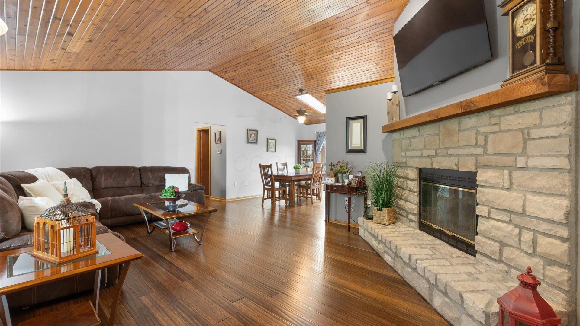 8261 York Road Southwest Pataskala, OH 43062 - Photo 5 of 40