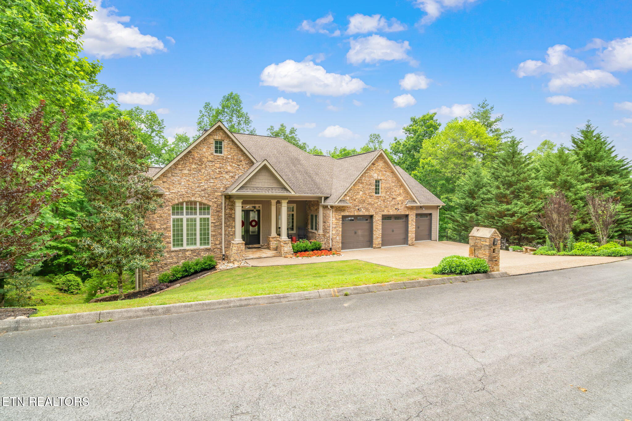 111 Winchester Circle Oak Ridge, TN 37830 - Photo 2 of 60 2-web-or-mls-111 Winchester Circle-3
