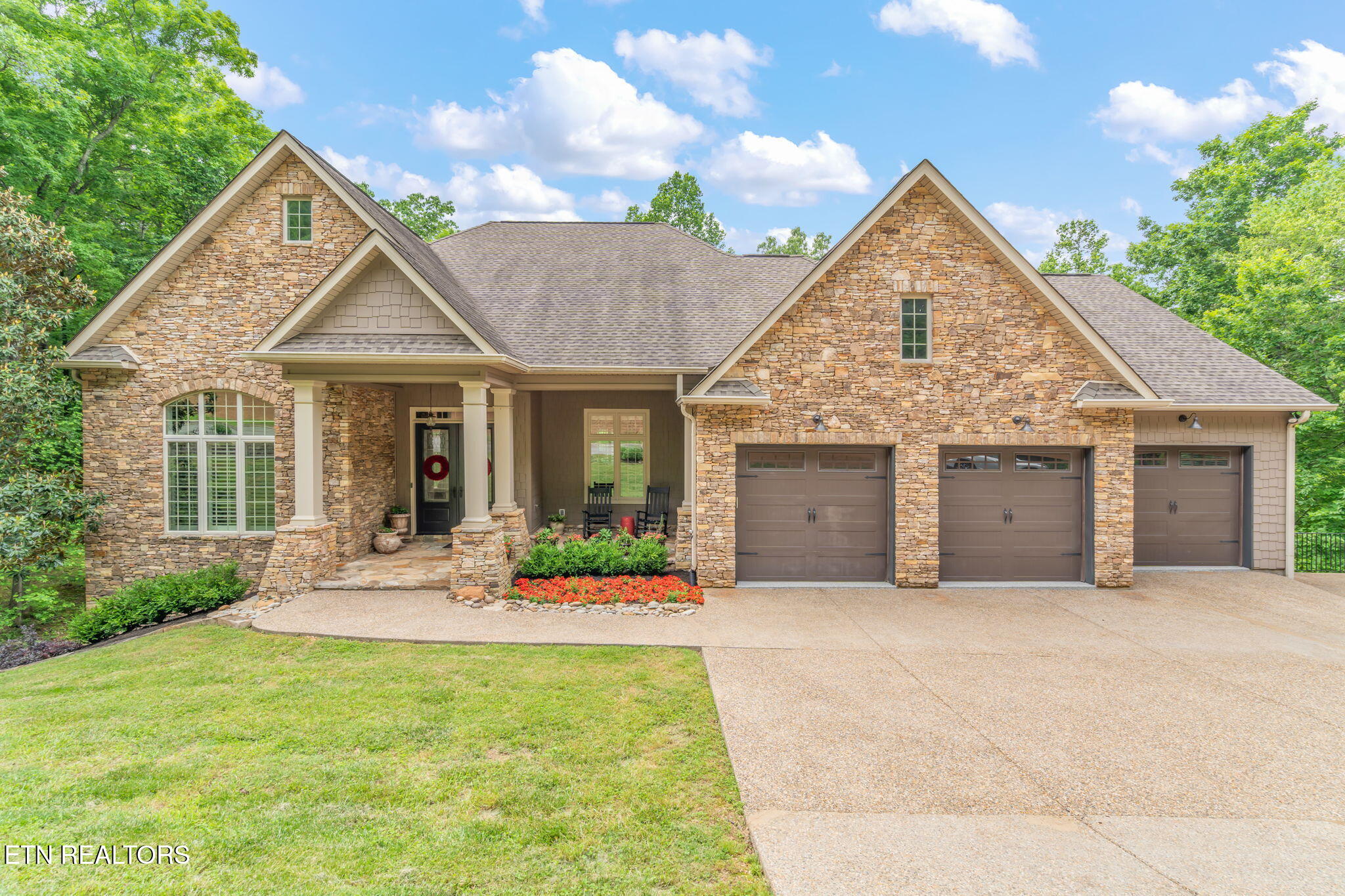 111 Winchester Circle Oak Ridge, TN 37830 - Photo 4 of 60 9-web-or-mls-111 Winchester Circle-10