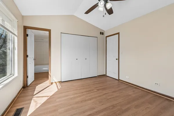 $2,850 | 1317 Spalding Drive, Mundelein, IL 60060