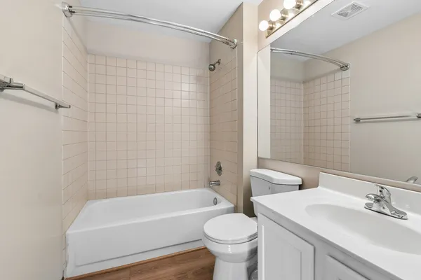 $2,850 | 1317 Spalding Drive, Mundelein, IL 60060