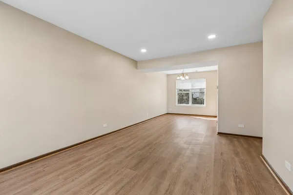 $2,850 | 1317 Spalding Drive, Mundelein, IL 60060