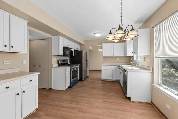 $2,850 | 1317 Spalding Drive, Mundelein, IL 60060