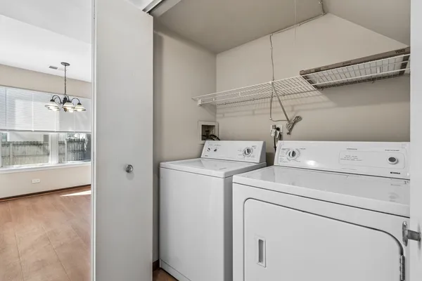 $2,850 | 1317 Spalding Drive, Mundelein, IL 60060