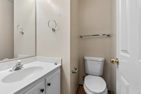 $2,850 | 1317 Spalding Drive, Mundelein, IL 60060