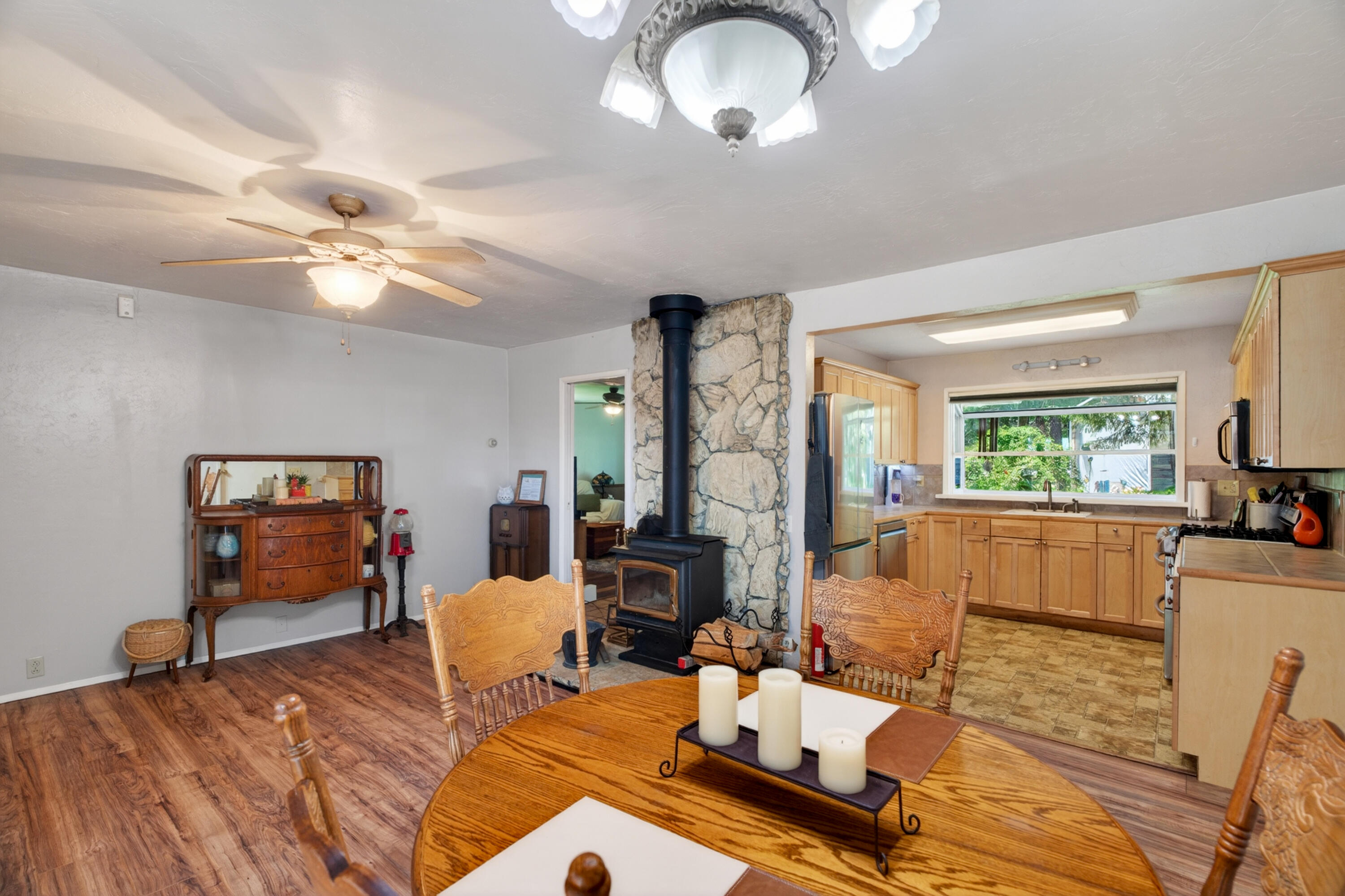 8015 Starlite Pines Road Shingletown, CA 96088 - Photo 18 of 38 a living room with furniture