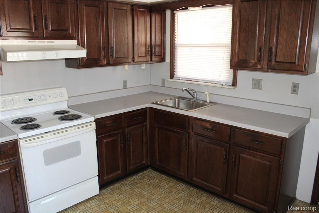 12936 Rosedale Street Southgate, MI 48195 - Photo 6 of 13 Kitchen 2
