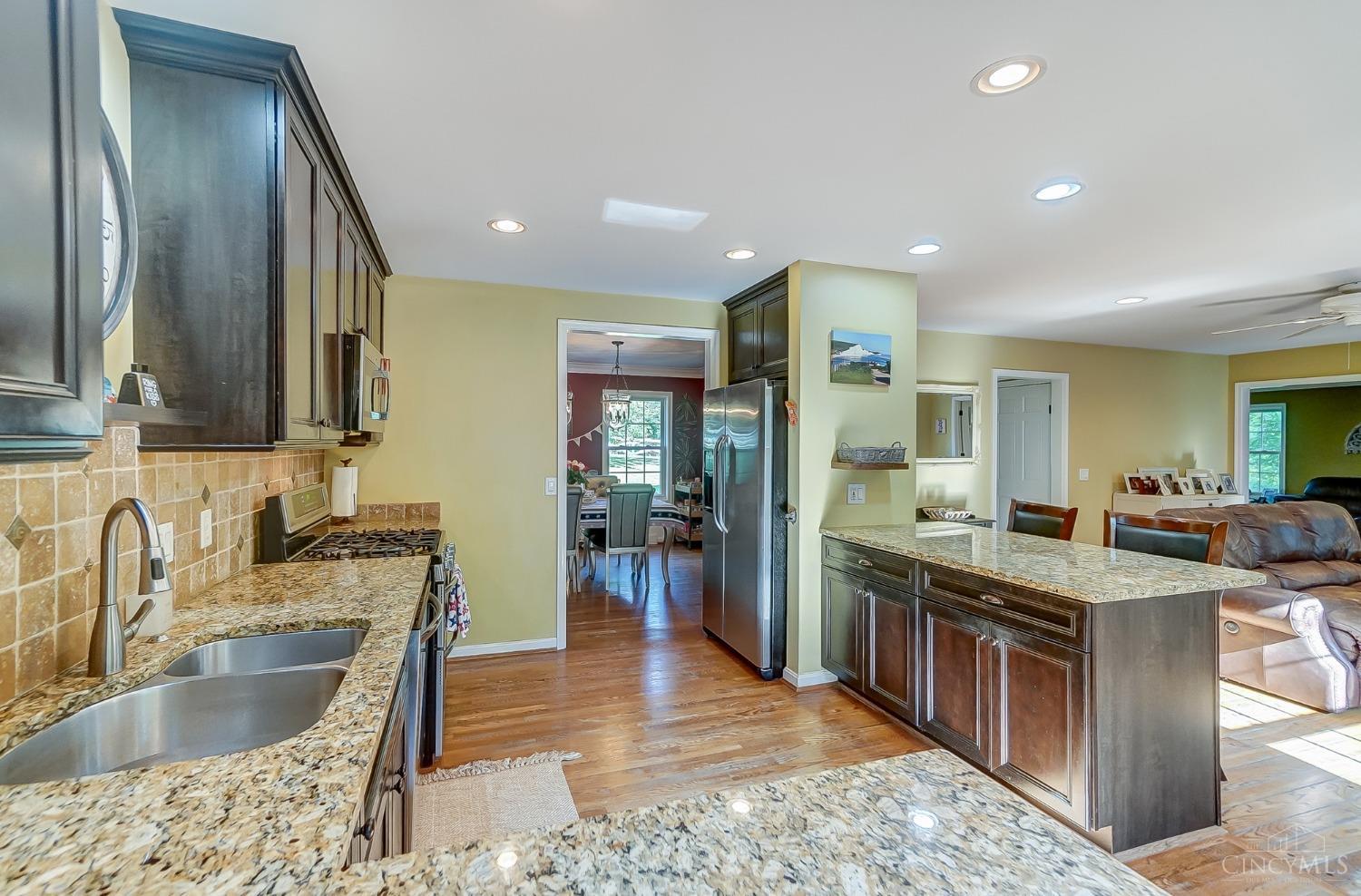 7272 Ayers Road Cincinnati, OH 45255 - Photo 15 of 54 Counter bar can seat 2-3 people.