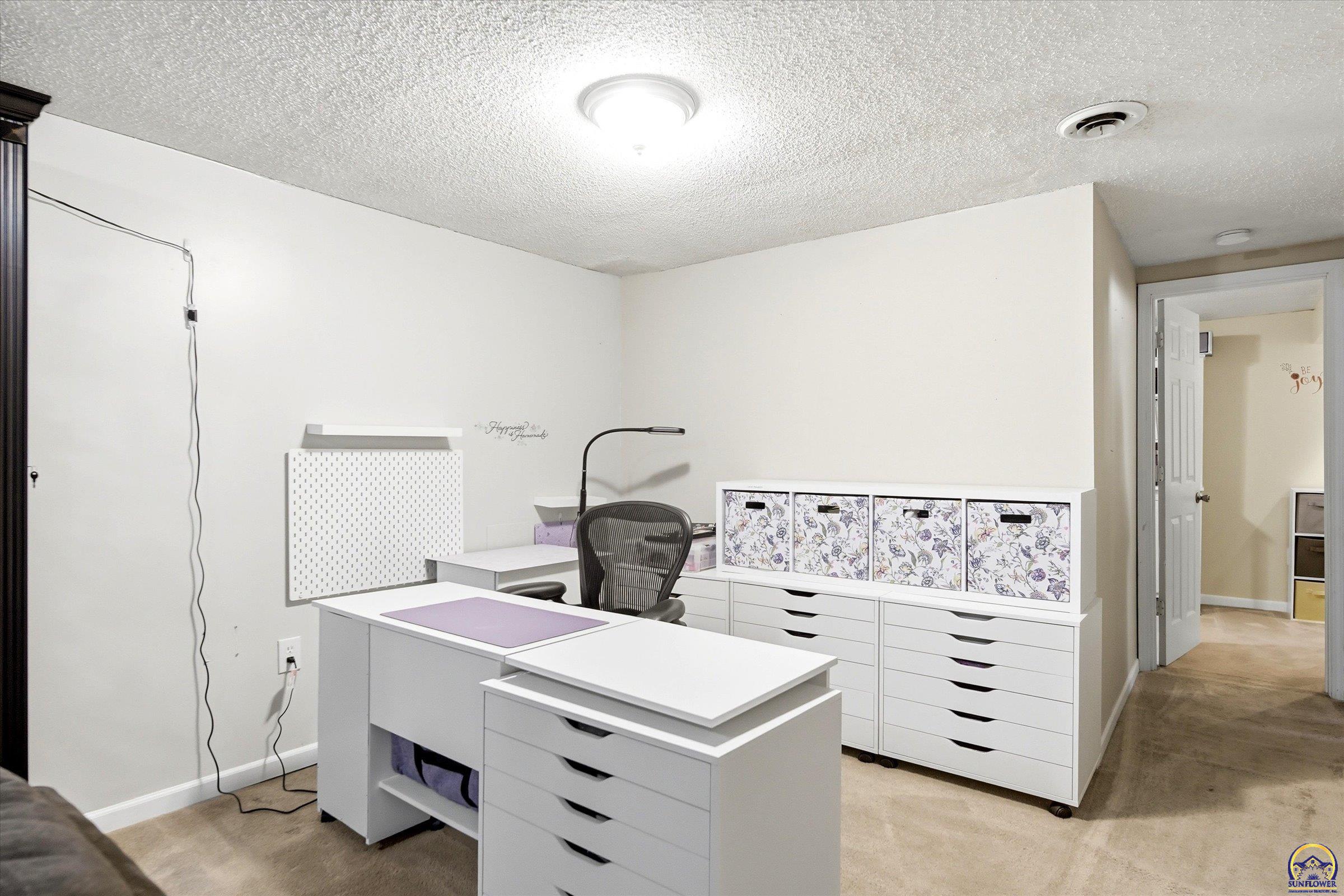 2543 Southwest Kent Street Topeka, KS 66614 - Photo 22 of 38