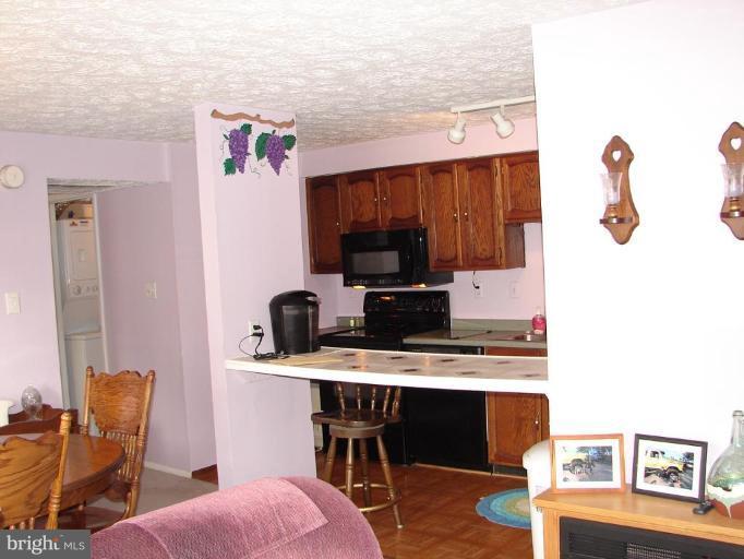 999 Heather Ridge Drive, Unit E Frederick, MD 21702 - Photo 3 of 7 Kitchen/Living Room