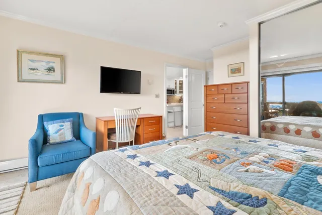 a picture of a black and white photo