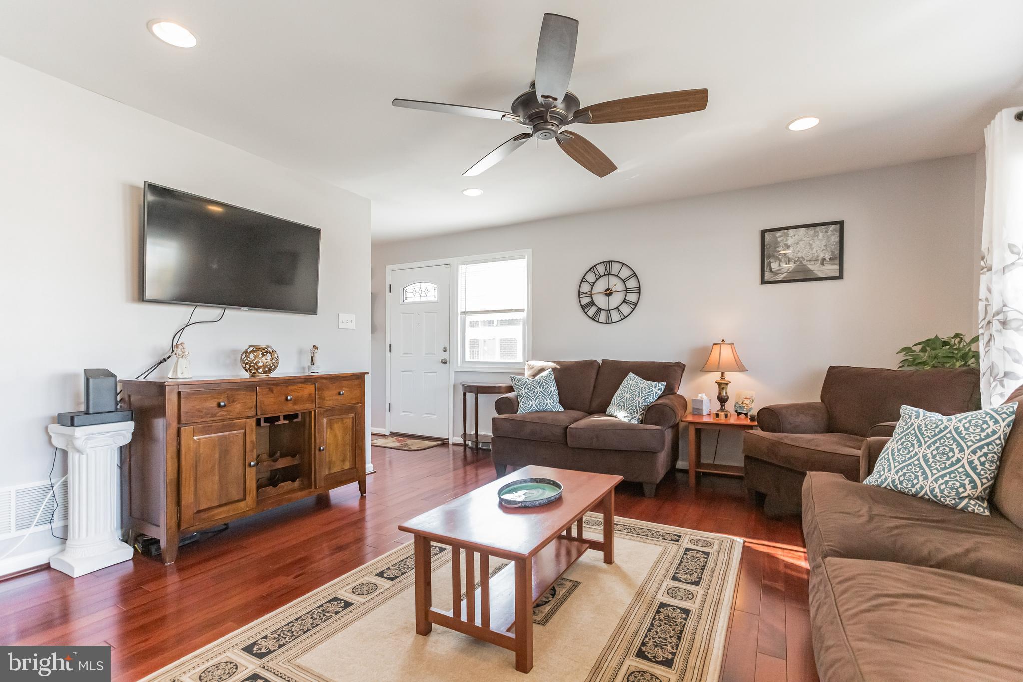 1402 Grace Road Swarthmore, PA 19081 - Photo 8 of 27 Living Room