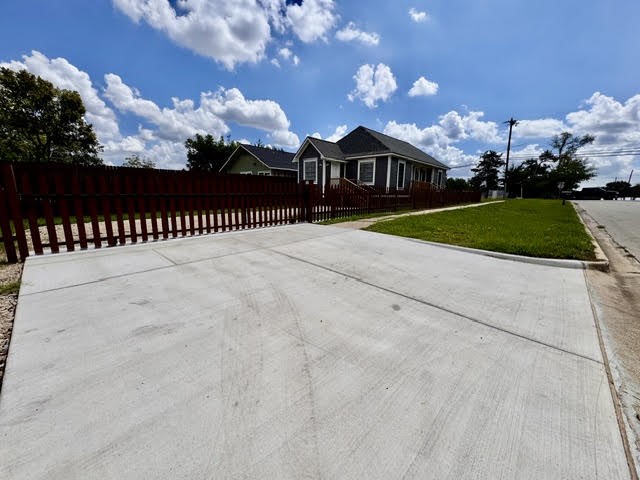 511 North 3rd Street Conroe, TX 77301 - Photo 4 of 28 Gallery Image 4