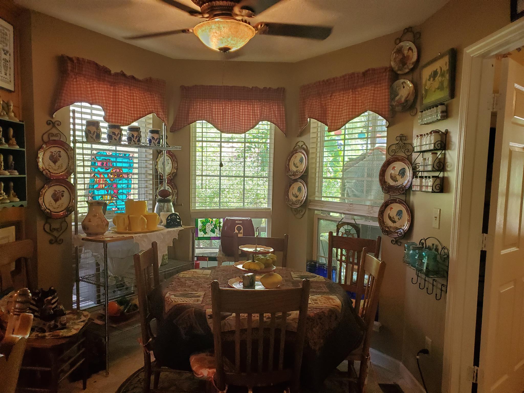3800 Adamson Branch Road Liberty, TN 37095 - Photo 14 of 29 Breakfast nook with bay window that sits near back deck and laundry room