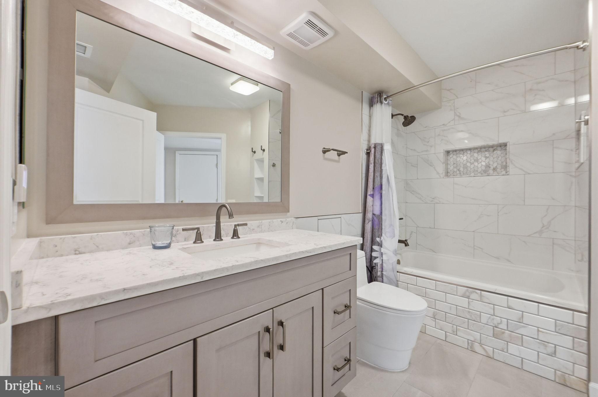 631 D Street Northwest, Unit 633 Washington, DC 20004 - Photo 23 of 40 A truly luxurious bathroom