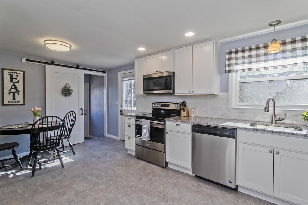 336 Newhouse Street Springfield, MA 01118 - Photo 3 of 38 Gallery Image 3