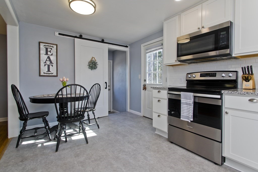 336 Newhouse Street Springfield, MA 01118 - Photo 4 of 38 Gallery Image 4