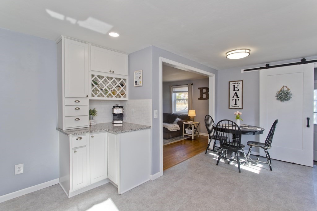 336 Newhouse Street Springfield, MA 01118 - Photo 10 of 38 Gallery Image 10