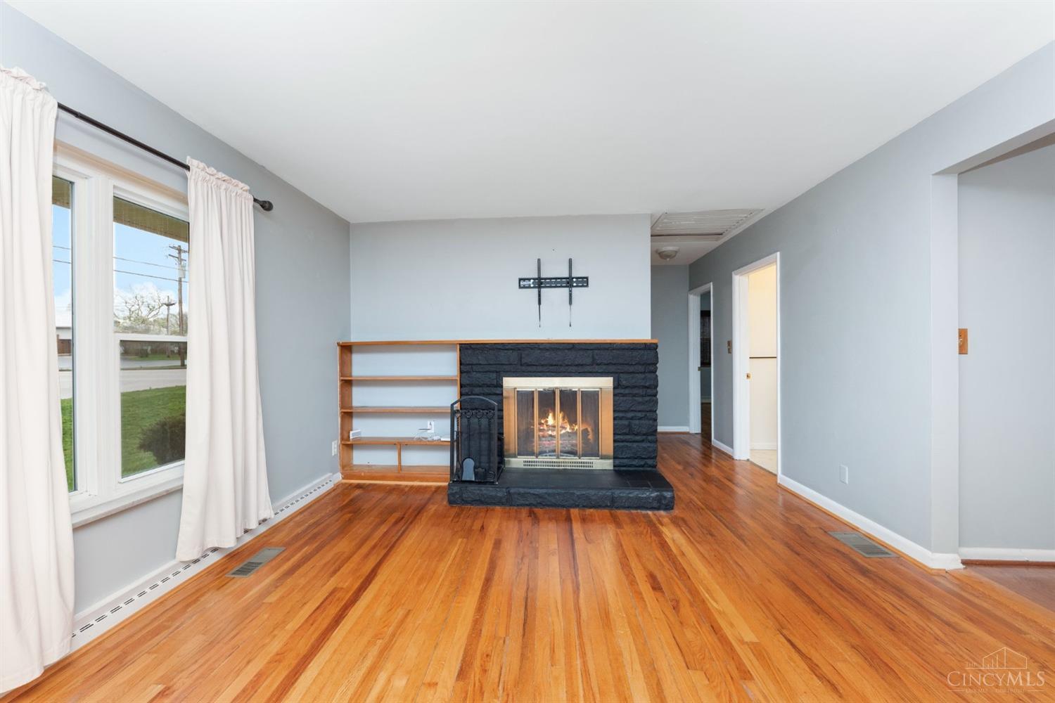 458 Craig Road Cincinnati, OH 45244 - Photo 4 of 37