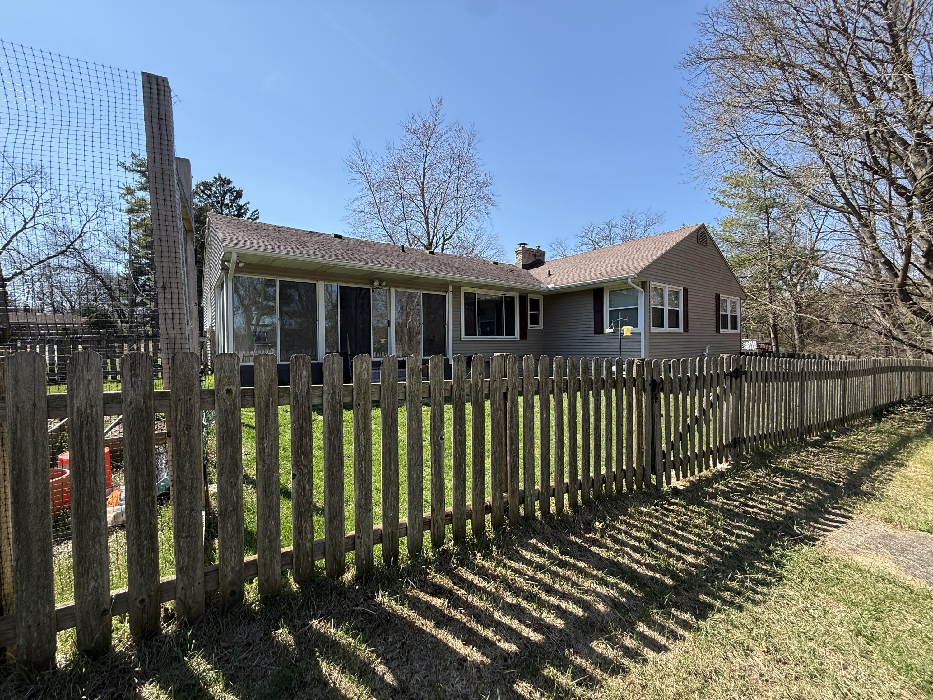 1336 Lama Road Kalamazoo, MI 49008 - Photo 2 of 29 IMG_3469