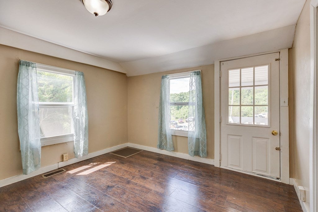 520 Cleveland Road Lebanon, VA 24266 - Photo 6 of 21 Gallery Image 6