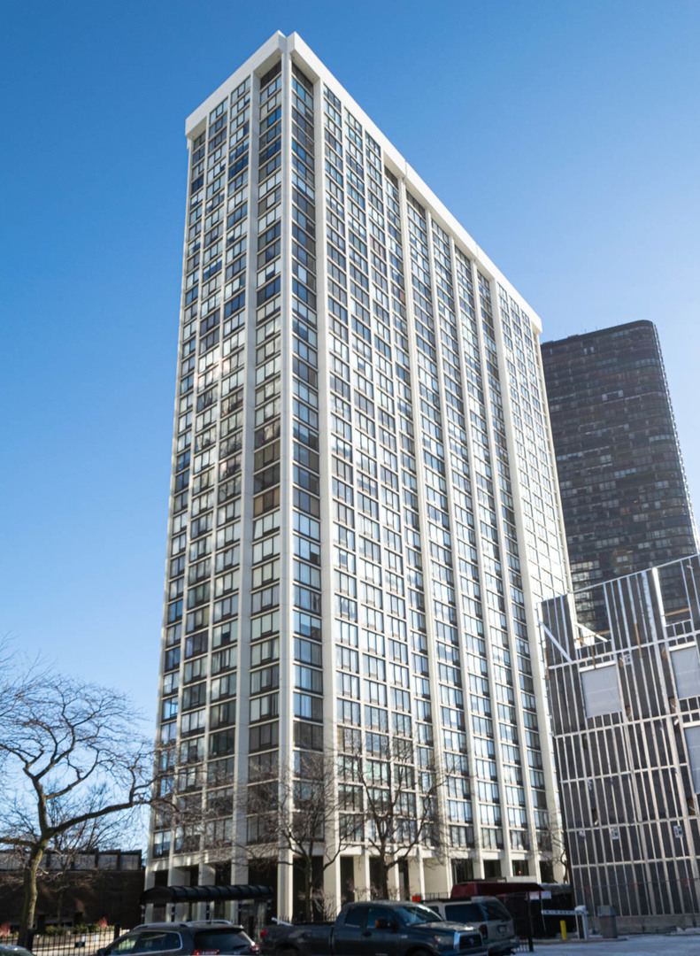 5445 North Sheridan Road, Unit 1701 Chicago, IL 60640 - Photo 1 of 11 a front view of a building