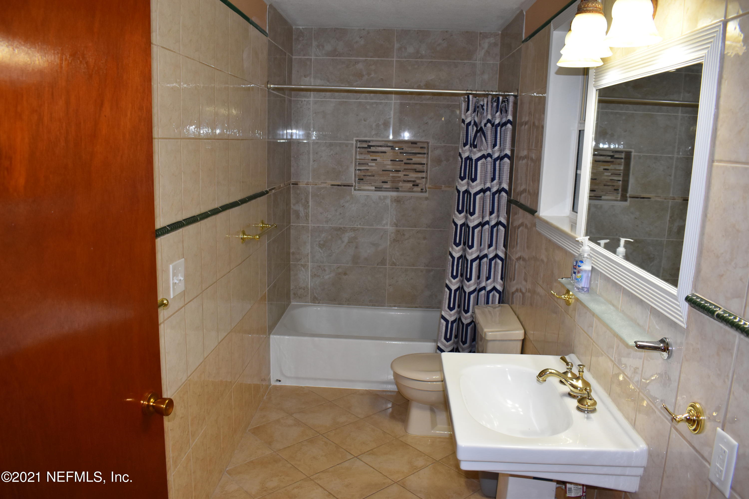 3678 North Ride Drive Jacksonville, FL 32223 - Photo 19 of 31 Upstairs Bathroom