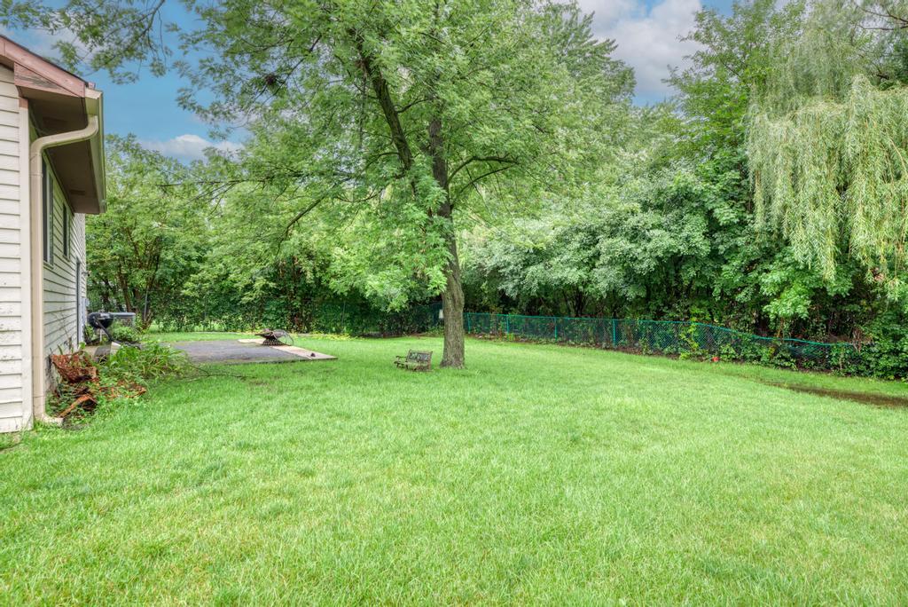 28 Willow Road Matteson, IL 60443 - Photo 29 of 30 a view of a garden