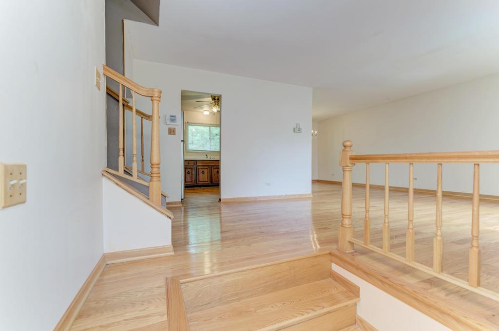 28 Willow Road Matteson, IL 60443 - Photo 5 of 30 a view of an entryway with wooden floor