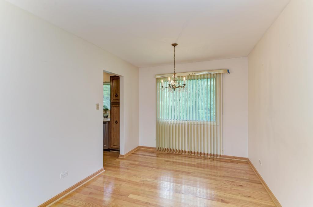 28 Willow Road Matteson, IL 60443 - Photo 8 of 30 a view of an empty room with a window