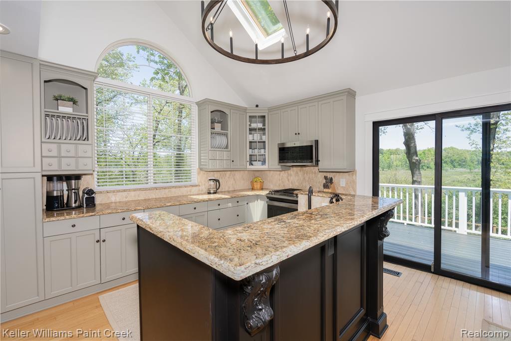 970 Rochester Road Leonard, MI 48367 - Photo 22 of 92