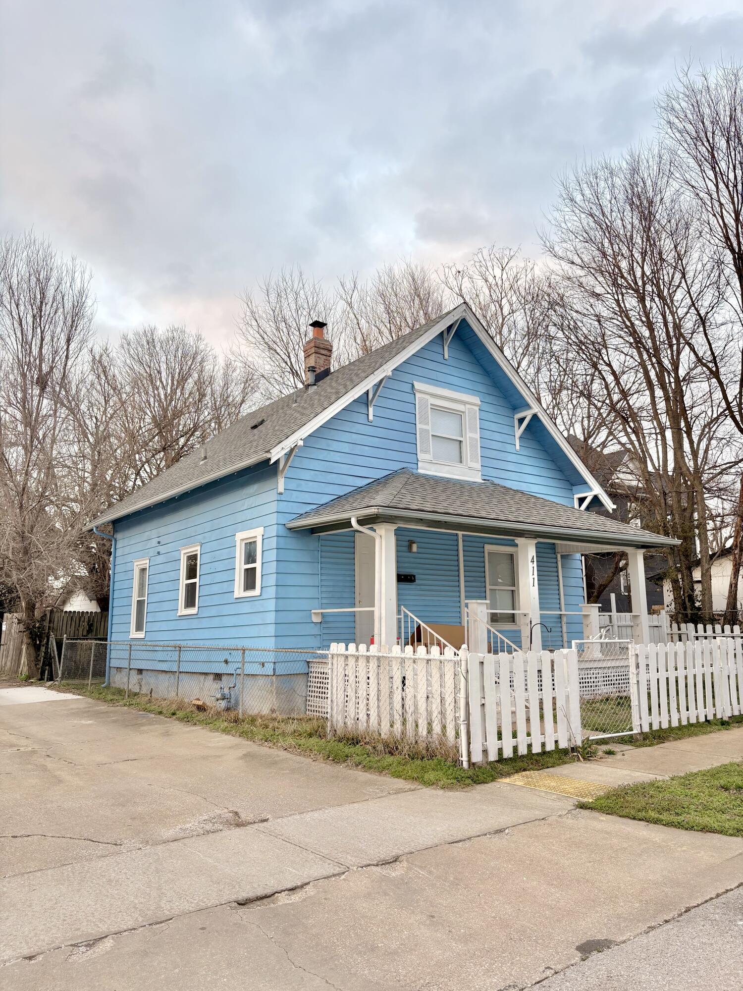 411 West Page Street Springfield, MO 65806 - Photo 2 of 9 IMG_3306