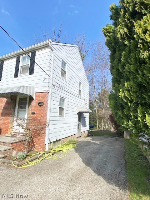 1391 Argonne Road Cleveland, OH 44121 - Photo 27 of 31