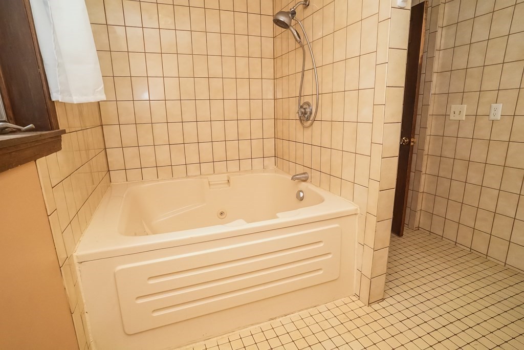2 Perkins Lane Acushnet, MA 02743 - Photo 20 of 41 a bathroom with a bathtub