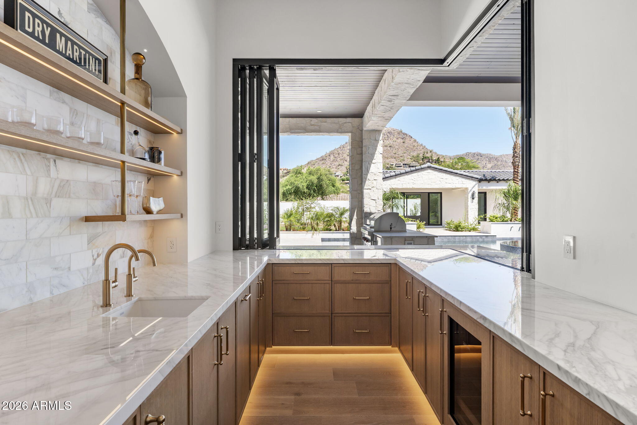 6610 North Mountain View Road Paradise Valley, AZ 85253 - Photo 14 of 32 Bar