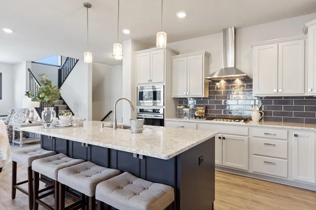 $1,023,033 | 20069 Globe Drive, Lakeville, MN 55044