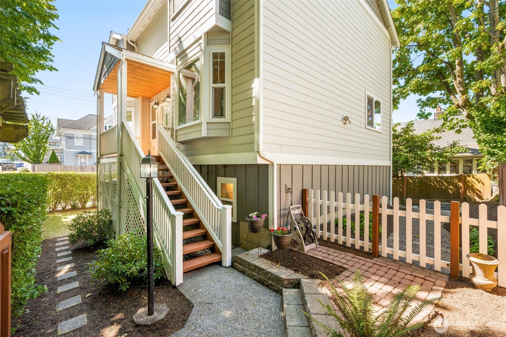 4122 Southwest Walker Street Seattle, WA 98116 - Photo 3 of 35