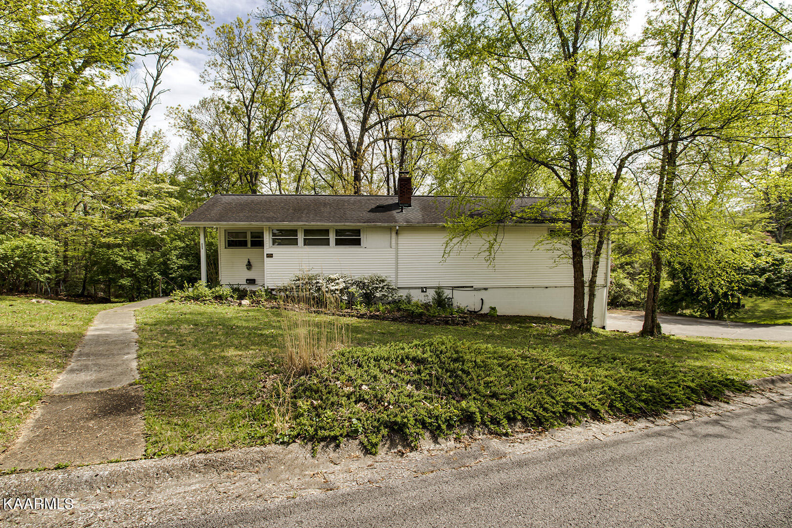 111 Norton Road Oak Ridge, TN 37830 - Photo 1 of 37 01_NortonRoad_111_Front