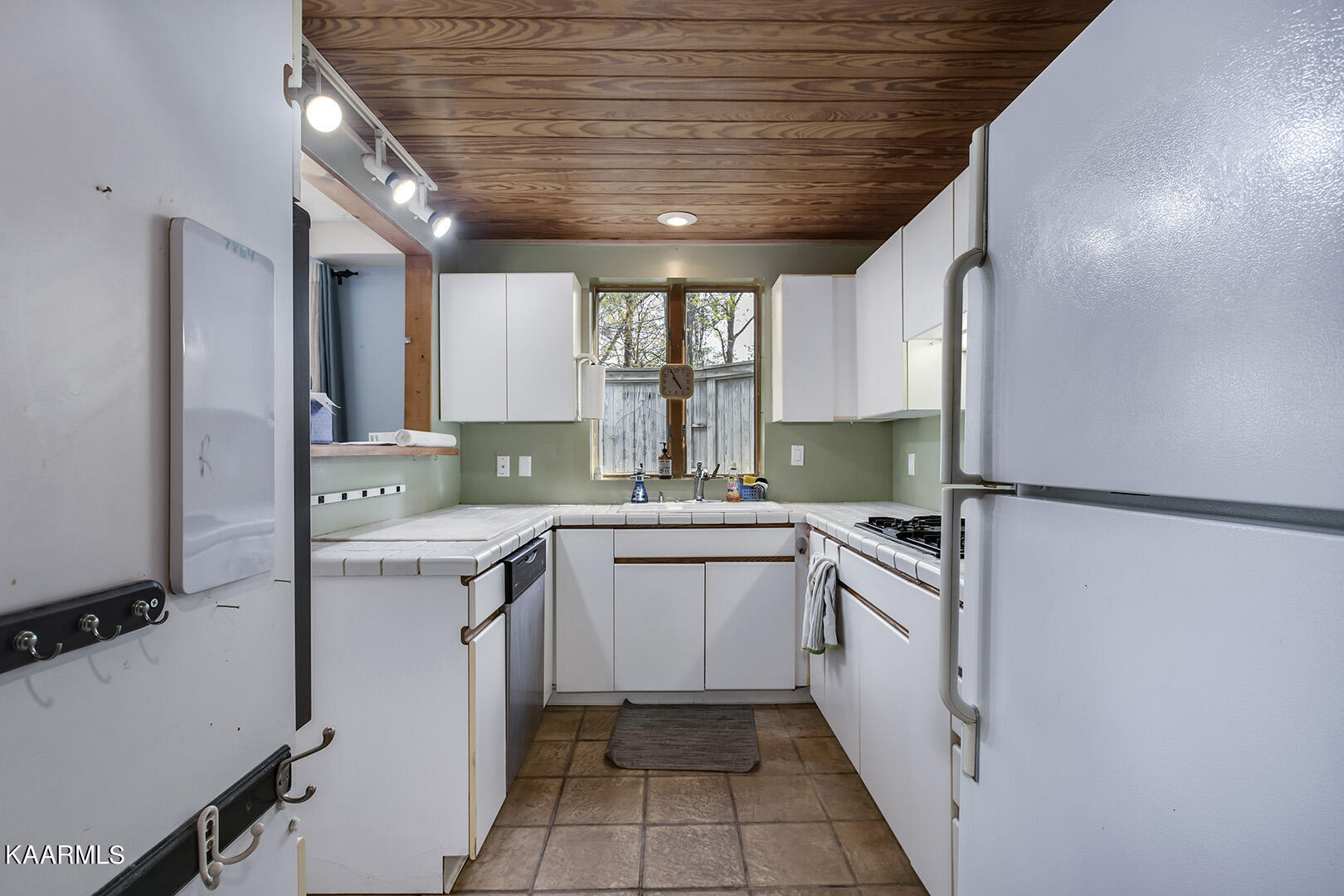 111 Norton Road Oak Ridge, TN 37830 - Photo 27 of 37 27_NortonRoad_111_Kitchen02