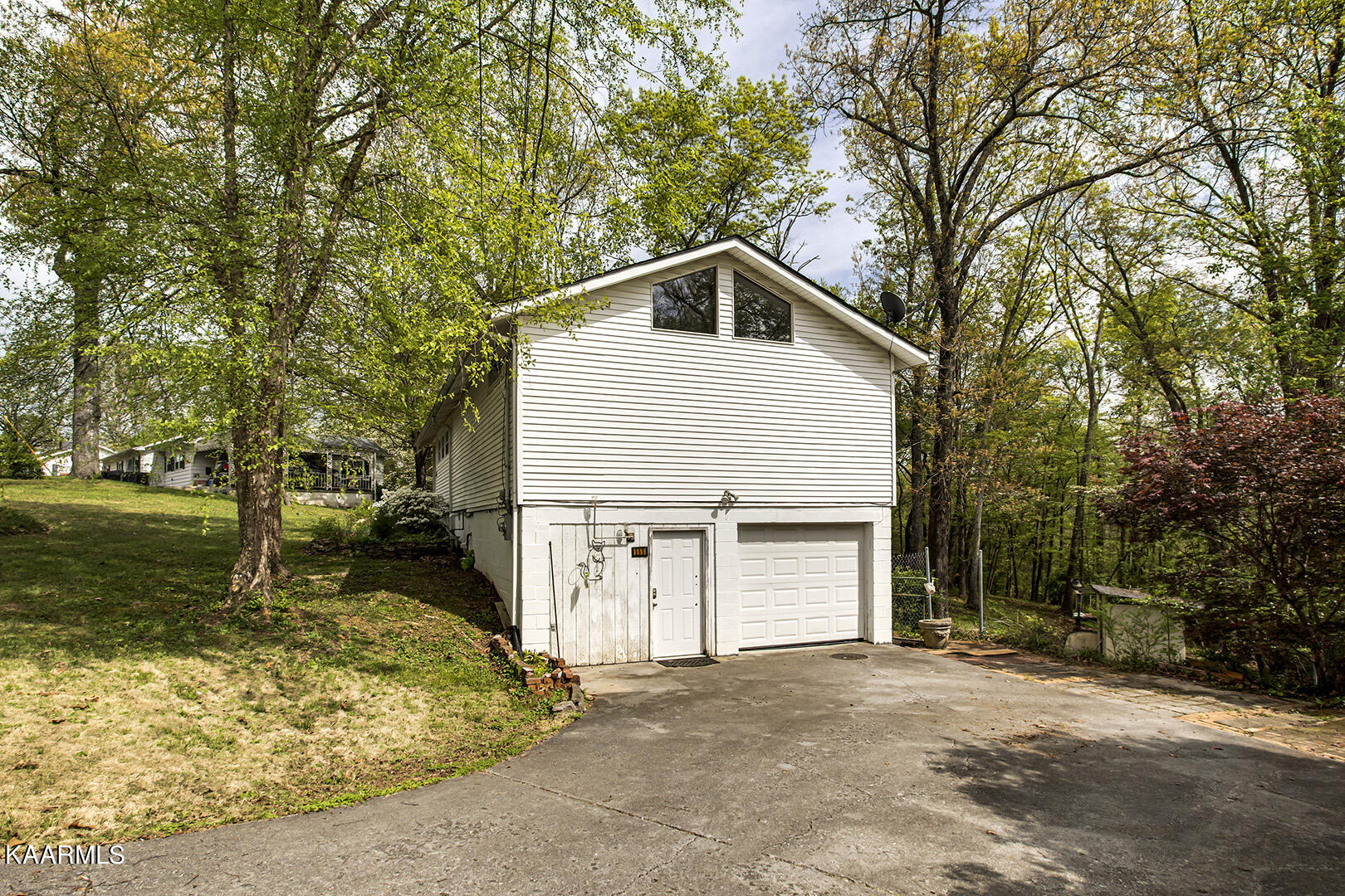 111 Norton Road Oak Ridge, TN 37830 - Photo 32 of 37 32_NortonRoad_111_GarageSide
