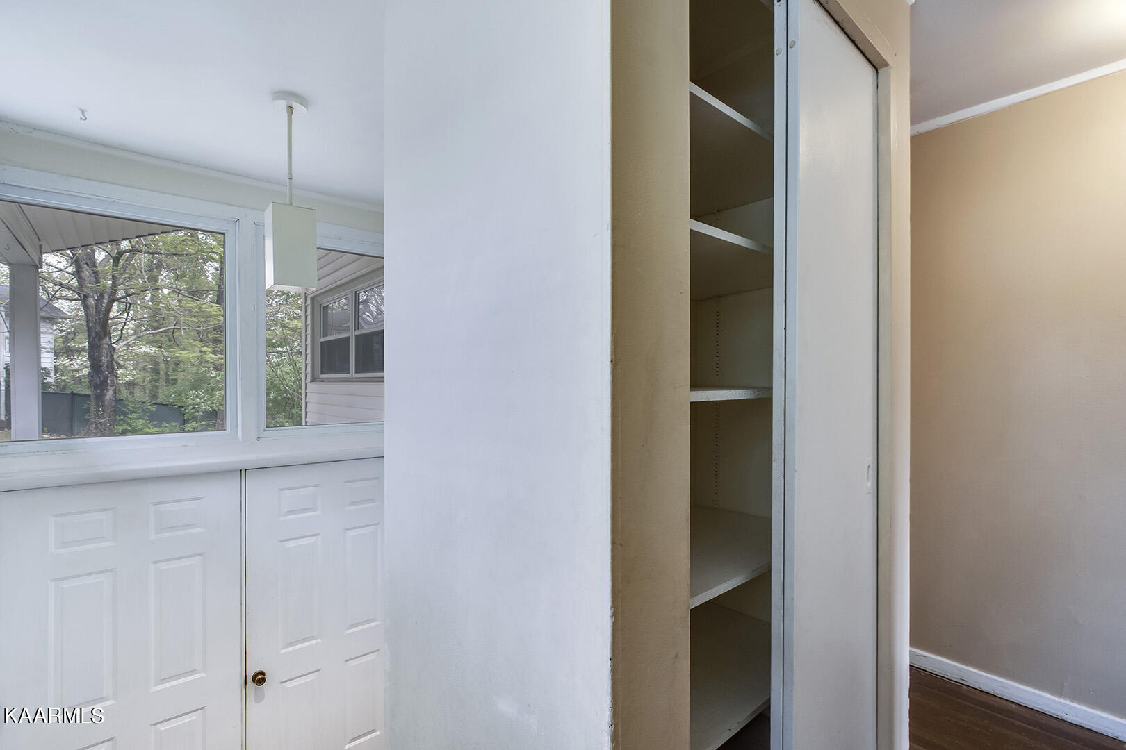 111 Norton Road Oak Ridge, TN 37830 - Photo 5 of 37 05_NortonRoad_111_UpperLanding