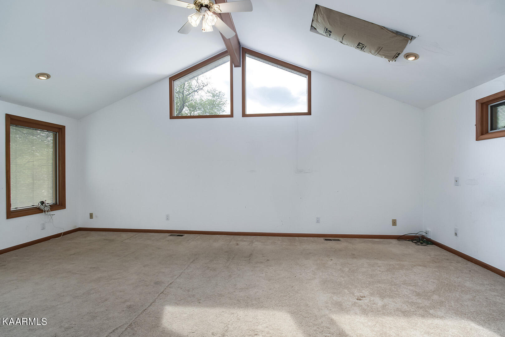 111 Norton Road Oak Ridge, TN 37830 - Photo 7 of 37 07_NortonRoad_111_MasterBedroom01