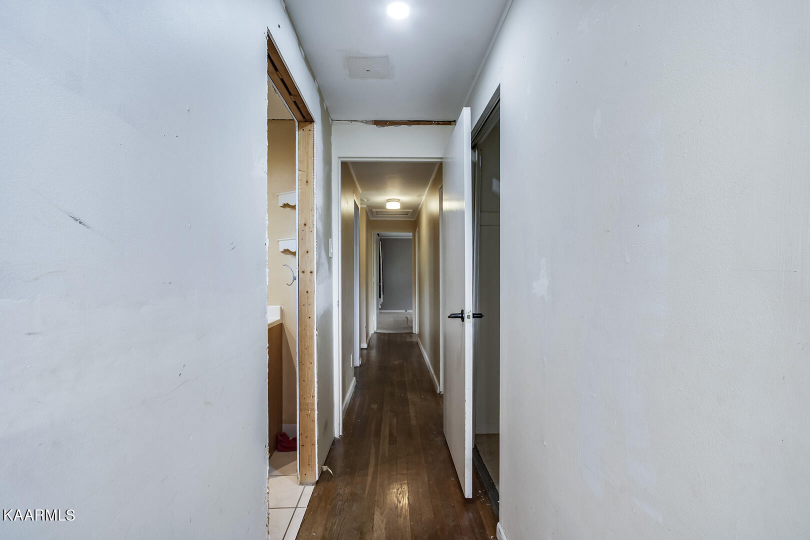 111 Norton Road Oak Ridge, TN 37830 - Photo 10 of 37 10_NortonRoad_111_MasterHall