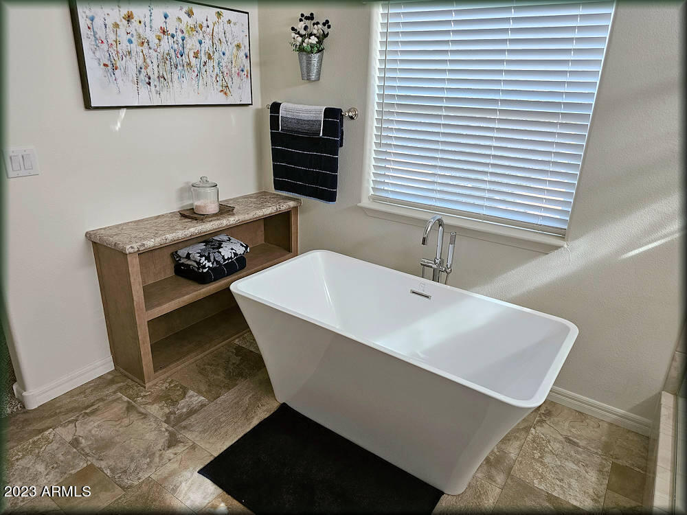 3356 Basin Road Overgaard, AZ 85933 - Photo 8 of 22 0 tub