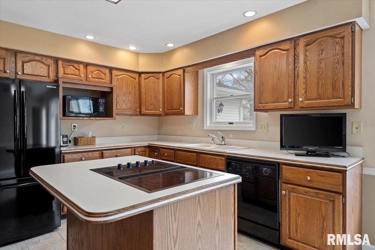 308 Country Club Road Jacksonville, IL 62650 - Photo 13 of 62