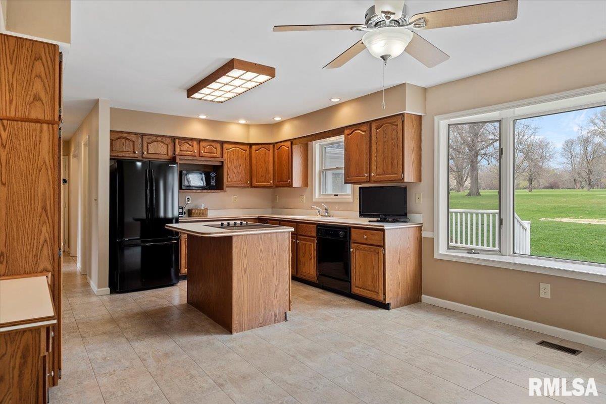 308 Country Club Road Jacksonville, IL 62650 - Photo 14 of 62