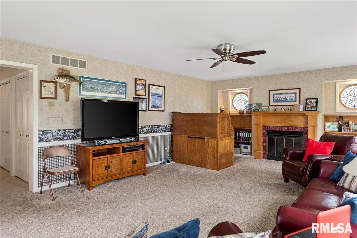 308 Country Club Road Jacksonville, IL 62650 - Photo 20 of 62